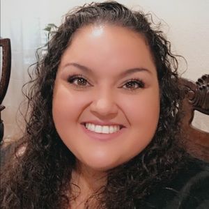 Meet your Posher, Denise